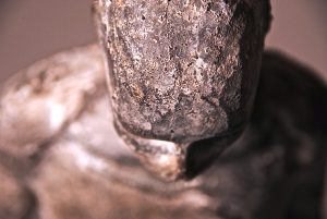 Bergwächter Tonerde Fragmentiert 120cm