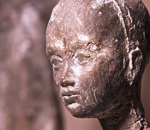 Erinnerung ans Glück Tonerde Fragmentiert 120cm